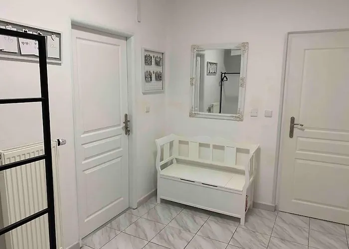 B12 - Bohdanecska 12 *