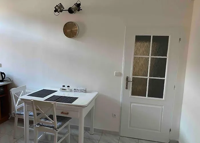 Apartment B12 - Bohdanecska 12 *